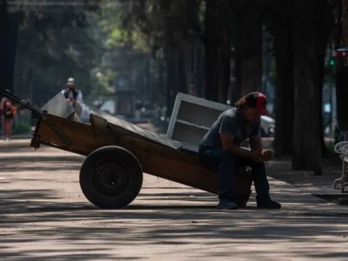 Pandemia obliga a mexicanos a usar herramientas digitales