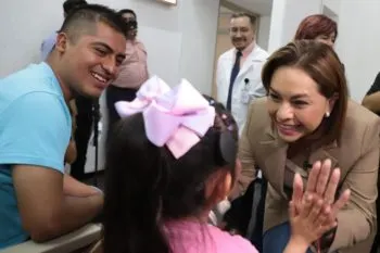 Encabeza Gaby Bonilla entrega y encendido de ocho implantes cocleares