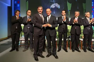 Reconocen a Tony Gali por su trabajo en movilidad y transporte