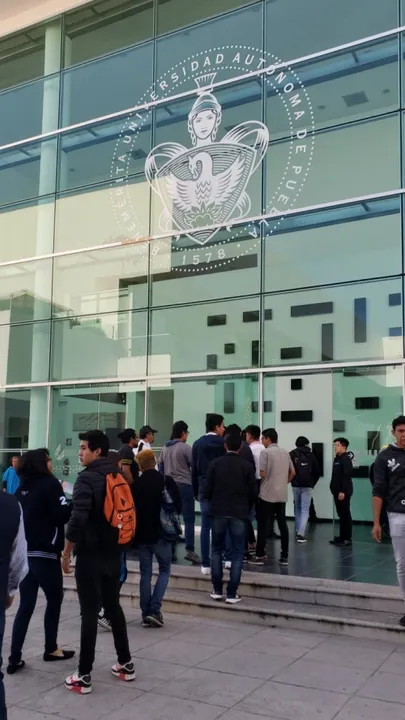 Poblanos asisten al estreno de la película “El irlandés” en exclusiva en el CCU BUAP