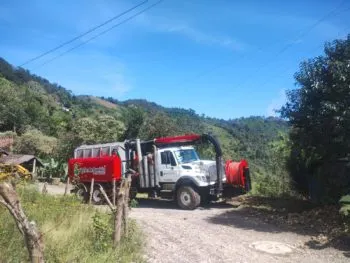 Agua de Puebla realiza limpieza y desazolve en más de 10 km de drenaje en la Sierra Norte