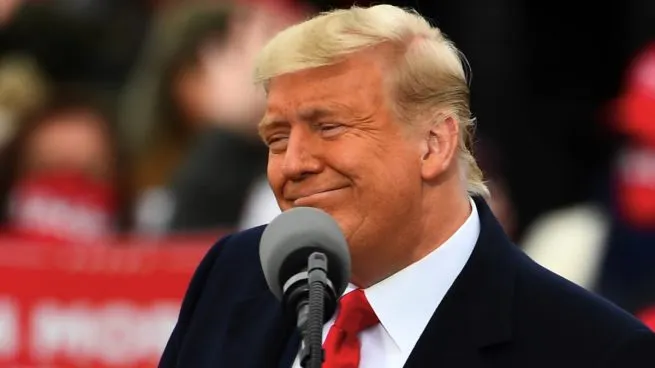 Veta Facebook  a Donald Trump por dos años