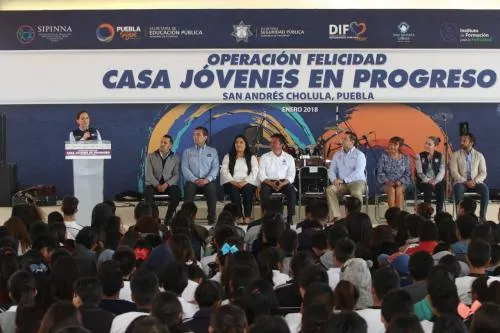 Dinorah López fomenta los valores en Casas Jóvenes en Progreso