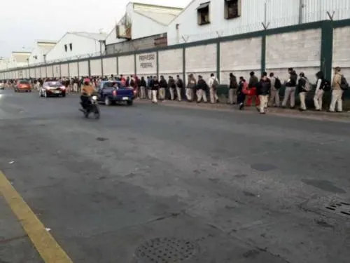 Supervisa Ejército ingreso de empleados a refinería de Salamanca