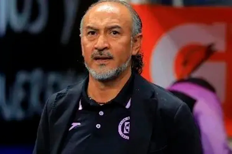 Raúl Gutiérrez deja de ser técnico de Cruz Azul