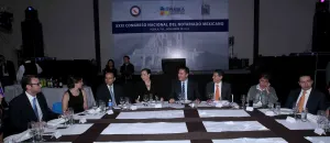 Moreno Valle se reúne con notarios del país