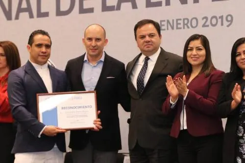 Festejan a las enfermeras y enfermeros de Puebla por su noble labor