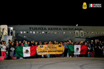 Llegan a México 279 connacionales rescatados de la zona de conflicto en Israel