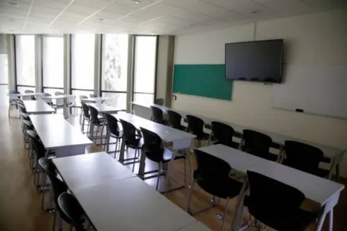 Malestar por el mes adicional de colegiaturas que quieren cobrar escuelas en medio de la pandemia