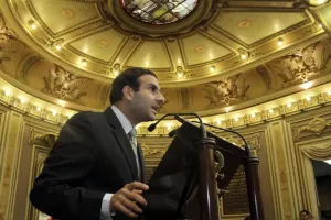 Congreso busca ahorros en energía