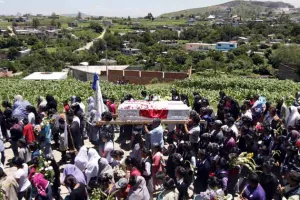 Cientos despiden a Luis Alberto Tehuatlie