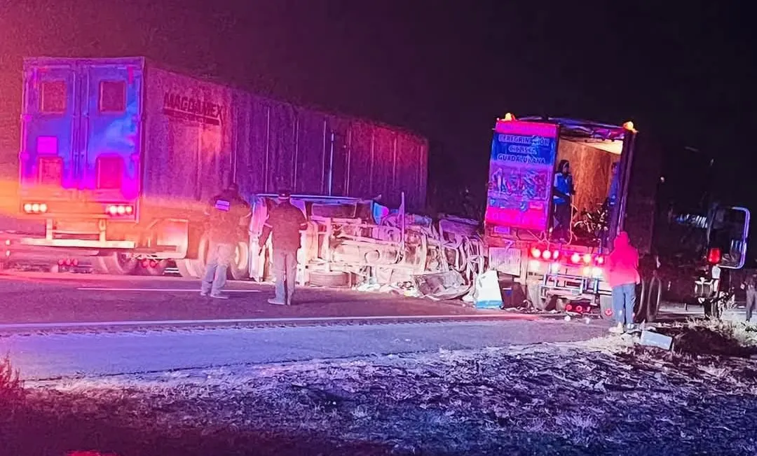 Accidente en Quecholac deja dos muertos y un herido en choque con camión de peregrinos