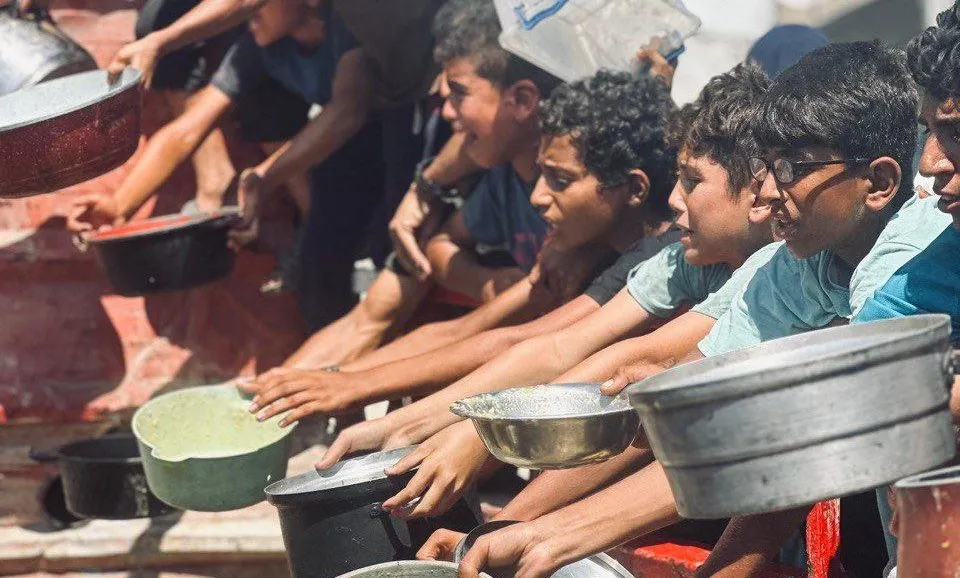 Israel detiene ataques en Gaza por 10 horas al día para permitir entrada de ayuda humanitaria