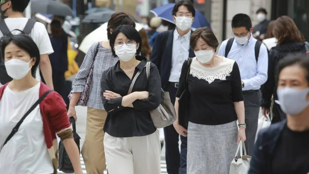 Japón relaja los controles fronterizos por covid, pero no para turistas