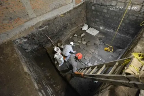 Hallan restos del Palacio de Axayácatl y Casa de Cortés