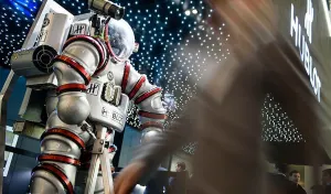 Un inventor presume su traje de buceo al estilo Iron Man