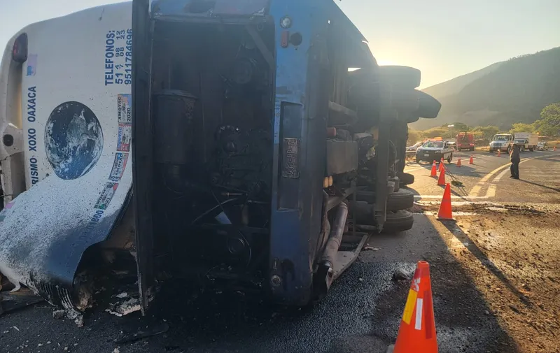 accidente-volcadura-bus-cuacnopalan-oaxaca