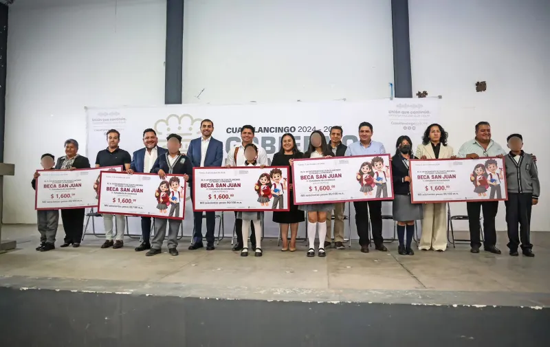 Cuautlancingo reconoce a 63 estudiantes con promedio de 10 y entrega Becas San Juan