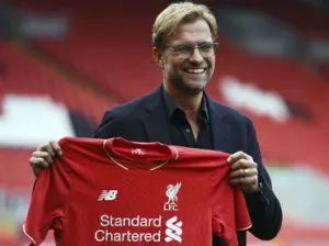 Debut de Klopp roba cámara en la Liga Premier