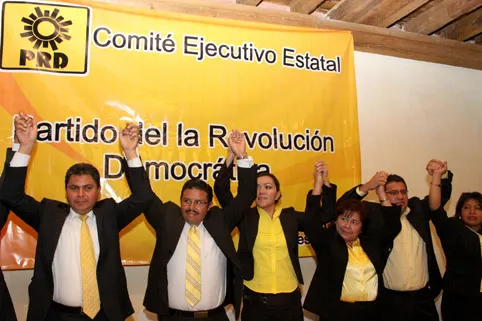 Cotoñeto presenta secretariado del PRD en Puebla