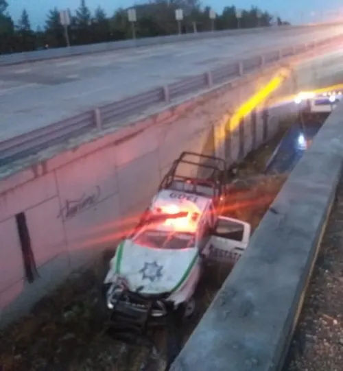 Agentes de Seguridad Vial Estatal resultan lesionados en accidente