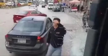 Captan ataque de presunto montachoques contra camión de pasajeros en San Felipe Hueyotlipan