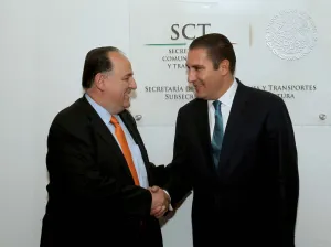 Rafael Moreno Valle sostiene reunión de trabajo en la SCT