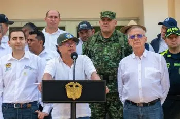 Presidente de Colombia firma decreto para lograr acuerdo de paz con el ELN