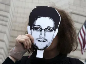 Edward Snowden amaga con más revelaciones sobre espionaje