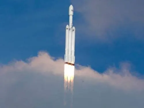 Video: Todo un éxito, primer vuelo del cohete Falcon Heavy, el más potente del mundo