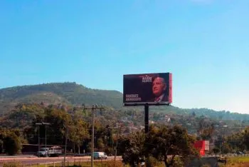 Denuncian a Marcelo Ebrard y Adán Augusto López por espectaculares en la México-Puebla