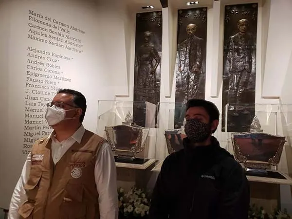 Abdala y el alfiler que lo sostiene, tras la caída del monje negro
