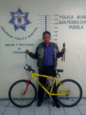 Detienen a un sujeto cuando intentaba robar una bicicleta