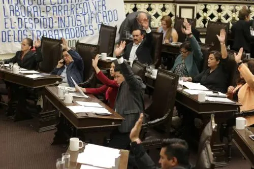 Propuesta de desaparición de poderes, muestra de que Juntos Haremos Historia “legisla al vapor”