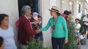 Trabajaré por pisos y techos dignos para Tlachichuca: Arely Ávila