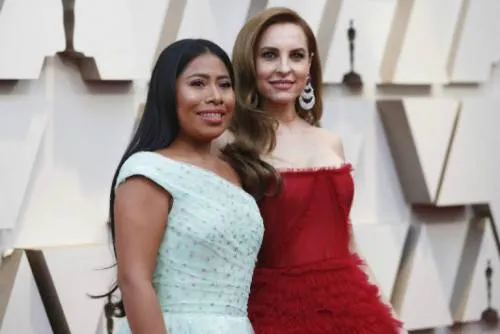 FOTOS: Yalitza Aparicio y Marina de Tavira llegan a la alfombra roja de los Oscar