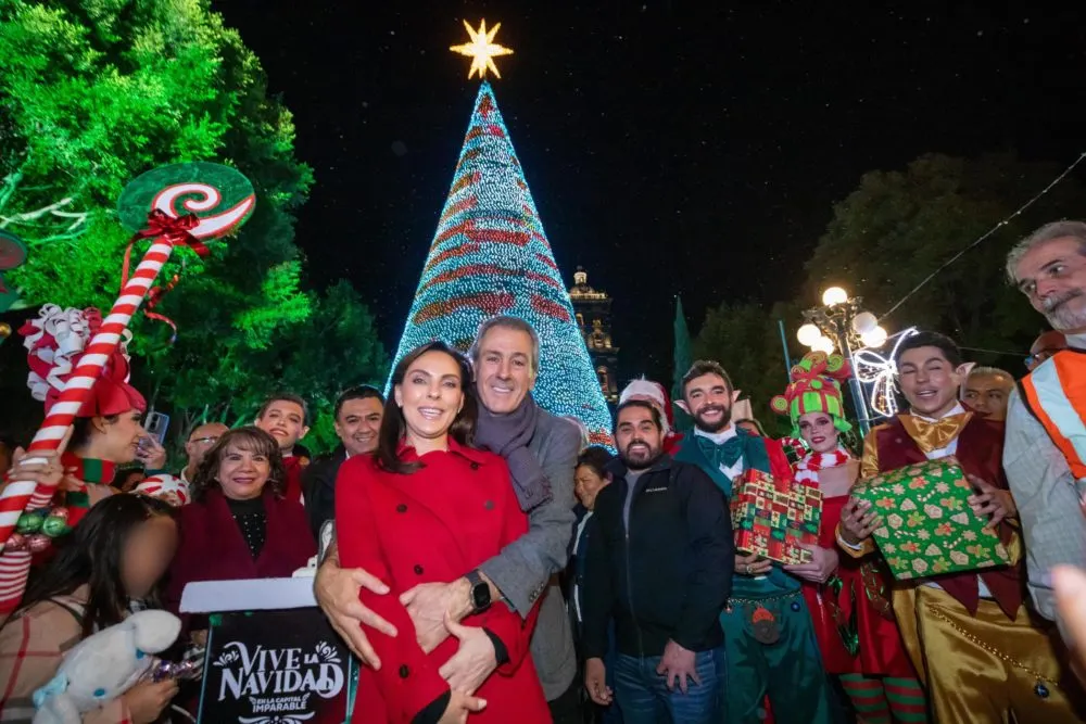 Encendido del Árbol de Navidad en Zócalo de Puebla