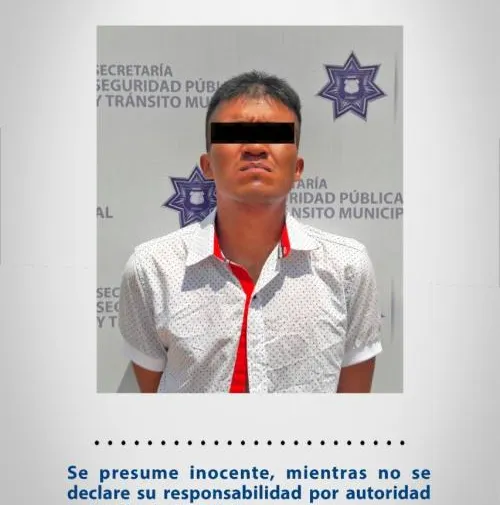 Detiene policía municipal a dos personas por robo a Farmacia Guadalajara del bulevar norte