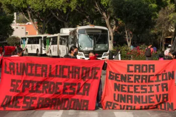 Normalistas de Teteles bloquean bulevar 5 de Mayo; Segob atiende demandas