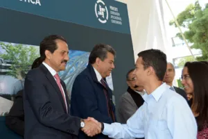 Reconoce Esparza conocimientos, destrezas y habilidades de universitarios