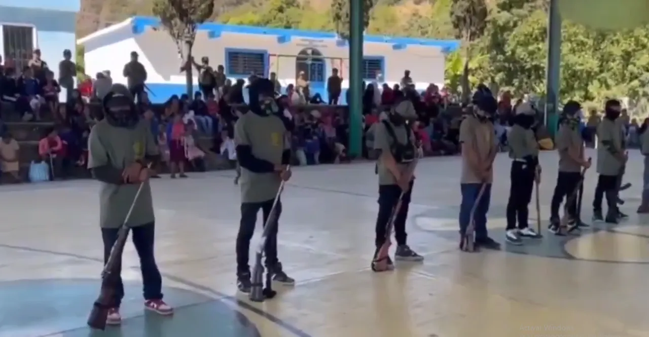 Niños - son - armados - en Guerrero