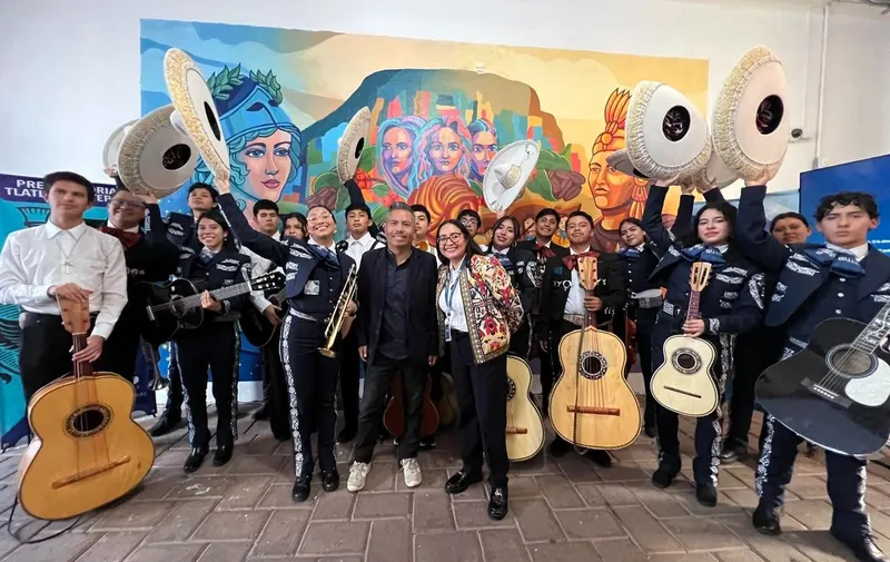 Estudiantes de la BUAP crean mural para plasmar su identidad en Tlatlauquitepec
