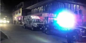 Fuego consume bodega y un autobús en Teziutlán