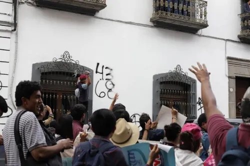 Ante pintas en centro histórico, ayuntamiento no denunciará a integrantes del movimiento estudiantil