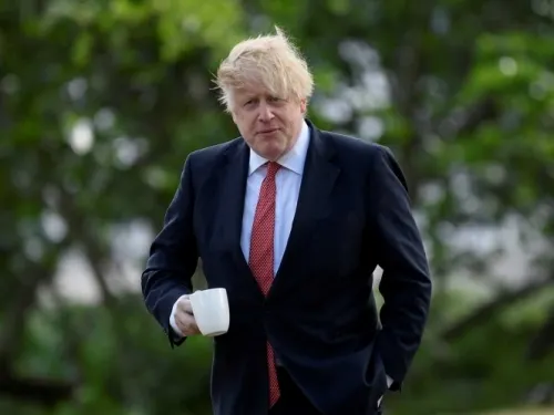 Critican a Johnson en Reino Unido por ‘confuso’ plan de reapertura