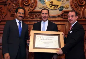 RMV asiste a conferencia magistral del líder del Senado, Raúl Cervantes