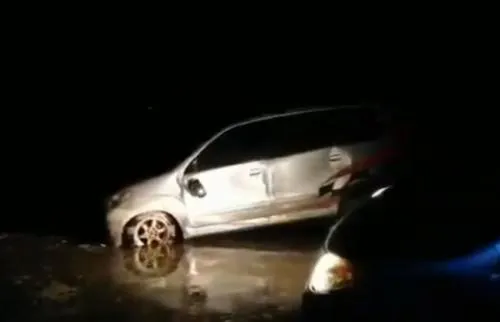 Tsunami en Indonesia deja al menos 20 muertos y 165 heridos