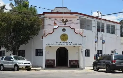 Confirma edil de La Libertad adelantados de Morena a presidencia auxiliar que ya pintan bardas