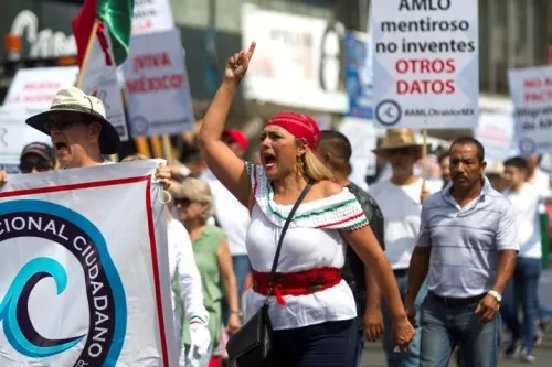 Protestan en varias ciudades del país contra López Obrador
