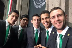 Abanderamiento del Tri, pretexto para unas ?selfies?